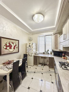 Купити квартиру, вул.Святої Трійці, Жовква, Жовківський район, id 5900087